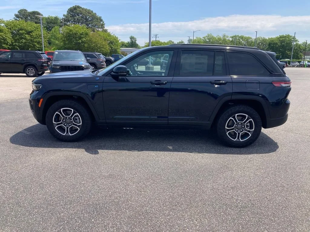 New 2024 Midnight Sky Exterior Paint Jeep Trailhawk 4xe image 2