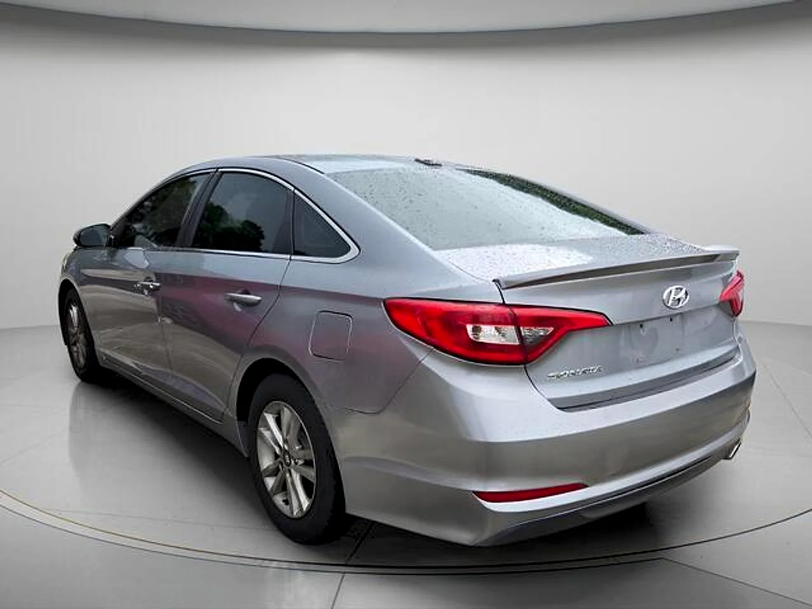 Used 2015 Shale Gray Metallic Hyundai SE image 4