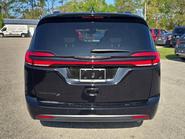 New 2026 Diamond Black Crystal Pearl-Coat Exterior Paint Chrysler Select image 5