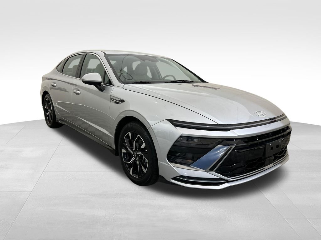 Certified Used 2025 Silver Hyundai SEL image 8