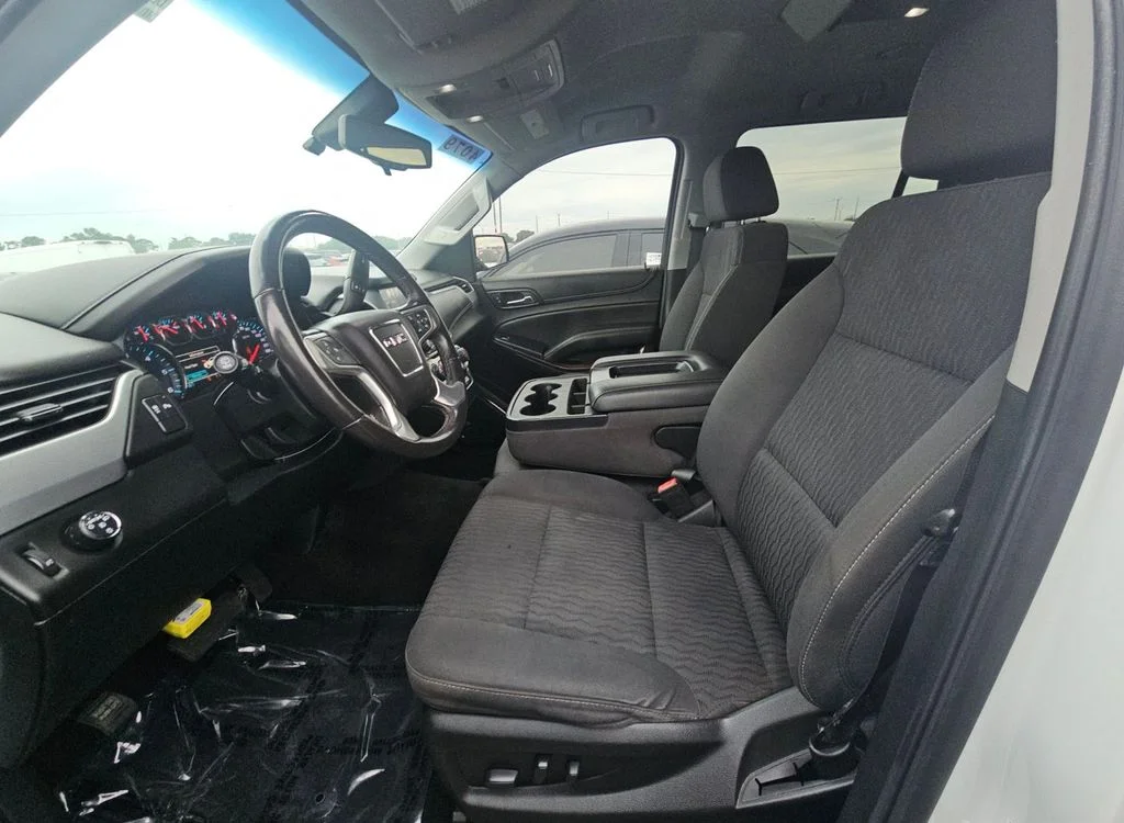 Used 2018 White GMC SLE image 7