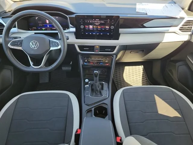 2025 Volkswagen Taos SE - Photo 10