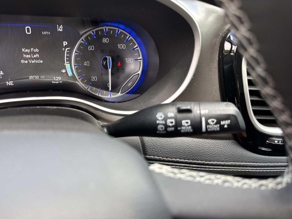 Used 2022 Red Chrysler Touring L image 38