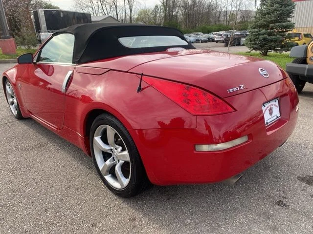 Used 2007 Red Nissan Enthusiast image 4