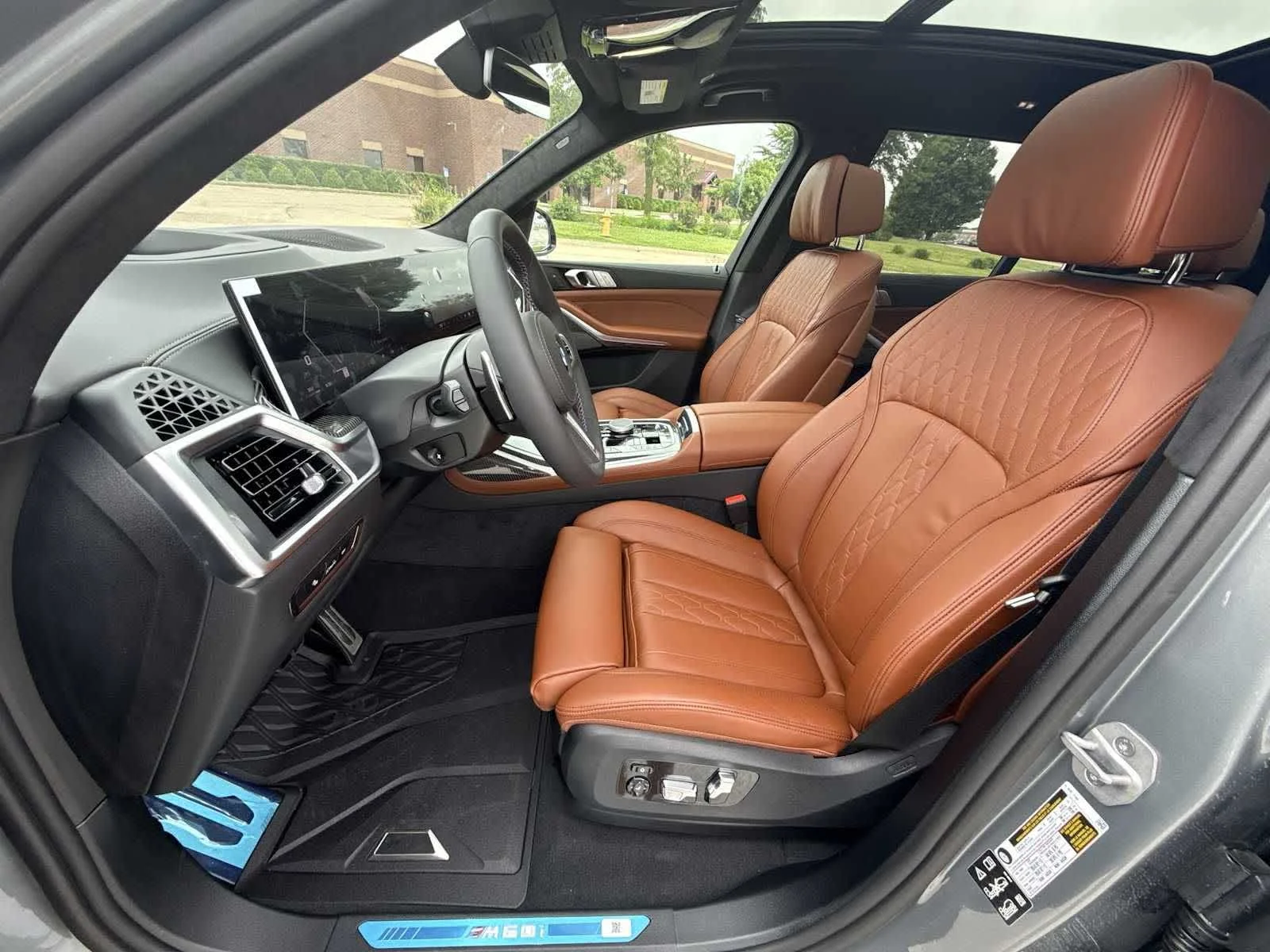 New 2026 Skyscraper Grey Metallic BMW M60i image 10