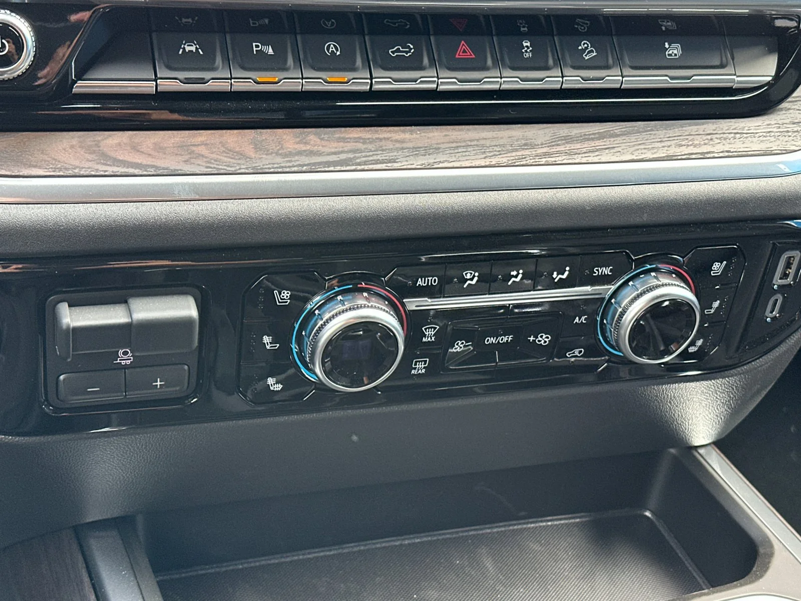 New 2026 Onyx Black GMC SLT image 18
