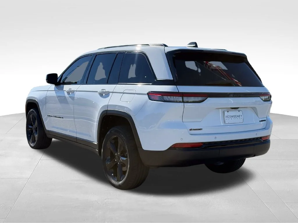 Used 2025 White Jeep Limited image 3