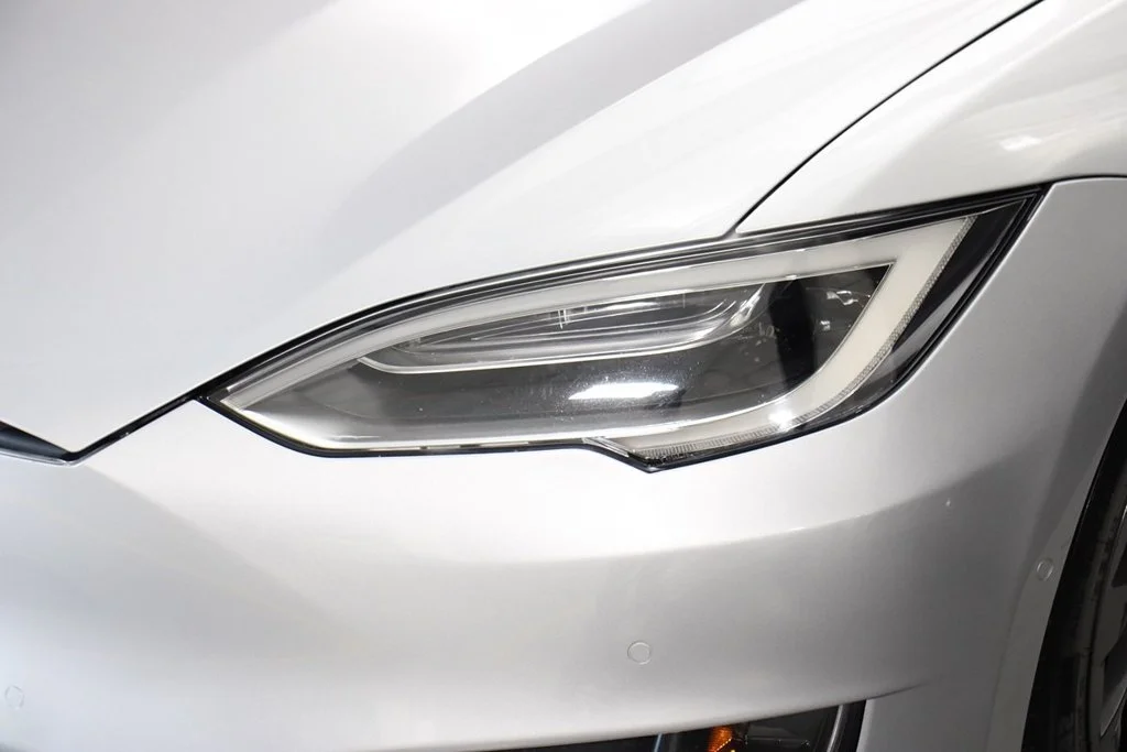 Used 2018 Obsidian Black Metallic Tesla  image 3
