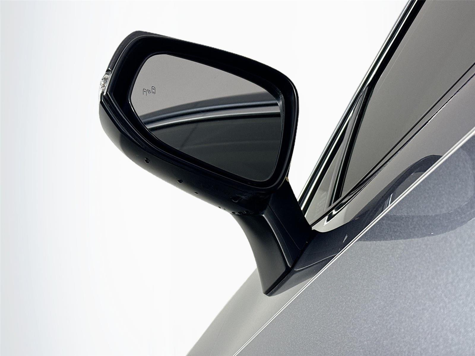 Used 2020 Magnetic Gray Metallic Toyota XLE Premium image 5