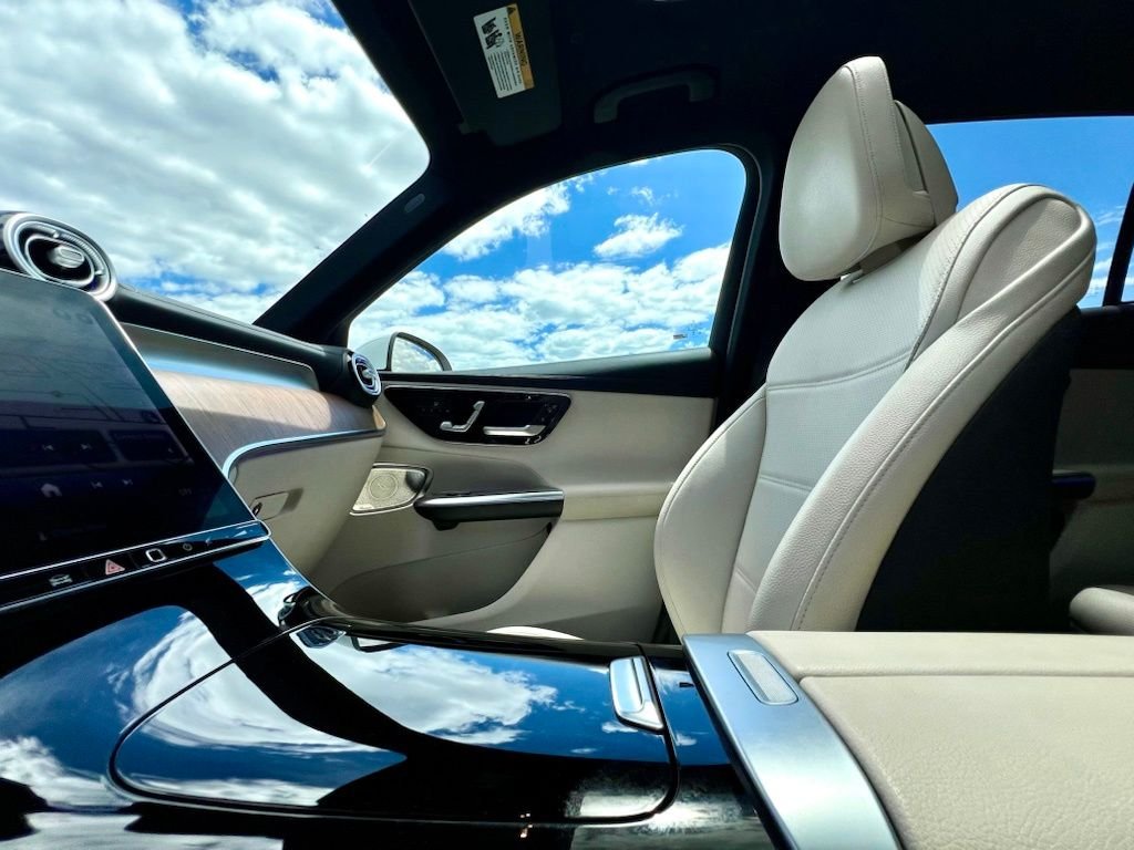 Certified Used 2023  Mercedes-Benz GLC 300 image 15