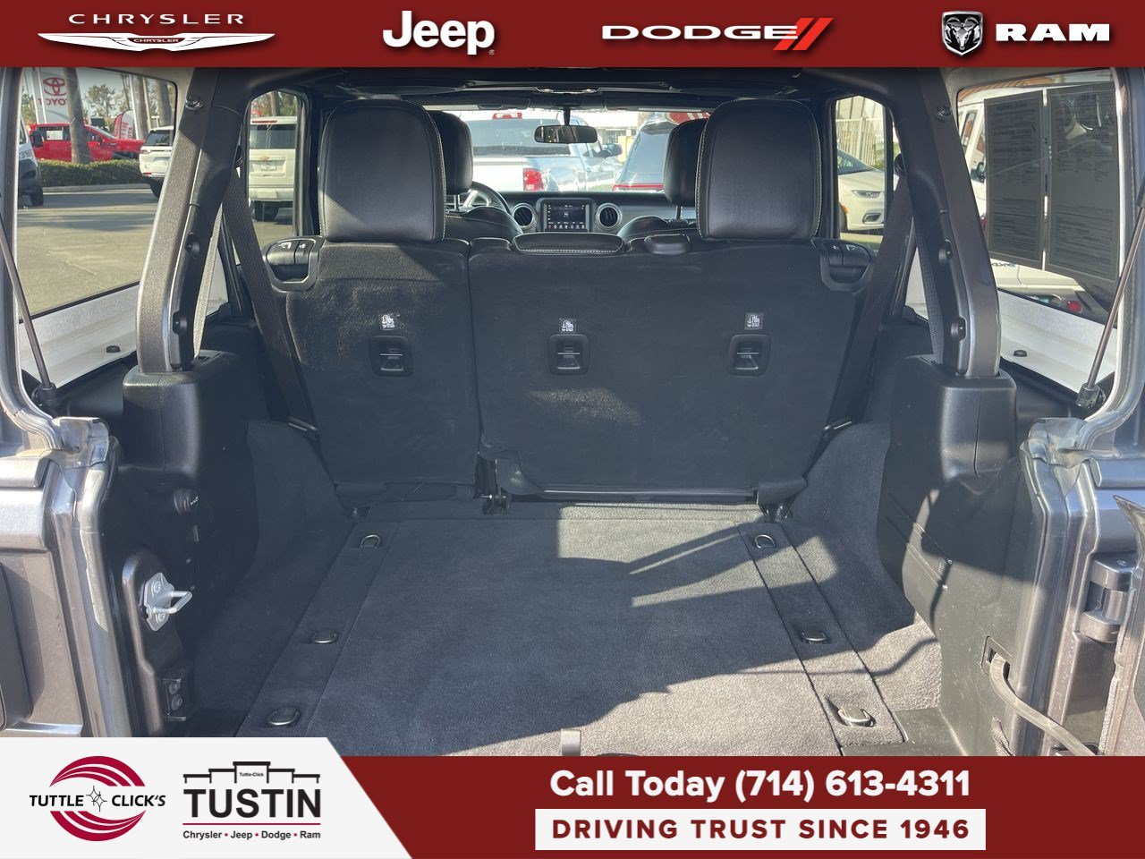 Used 2020 Granite Crystal Metallic Clearcoat Jeep Sahara image 34