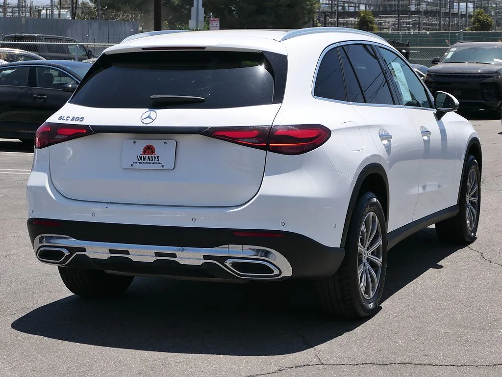 Used 2024 White Mercedes-Benz GLC 300 image 4