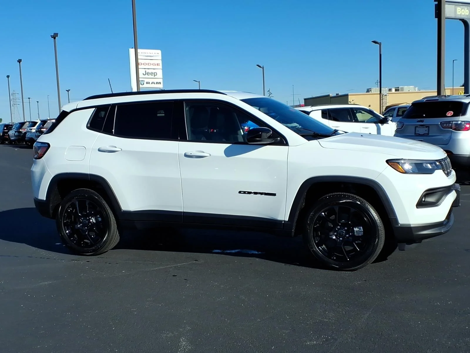 New 2026 Bright White Clear Coat Jeep Latitude Altitude image 2