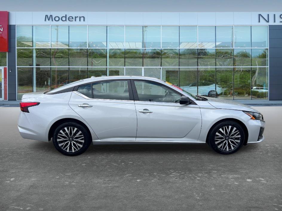 Used 2024 Brilliant Silver Metallic Nissan 2.5 SV image 4