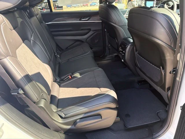 New 2027 White Jeep Laredo Altitude image 26