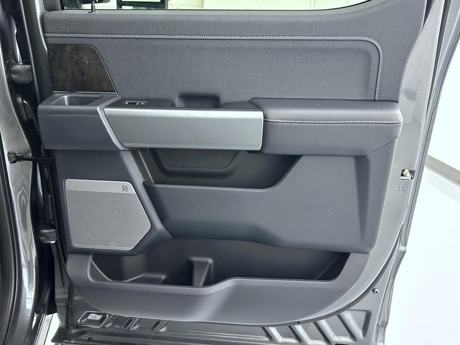 New 2026 Carbonized Gray Metallic Ford Lariat image 17