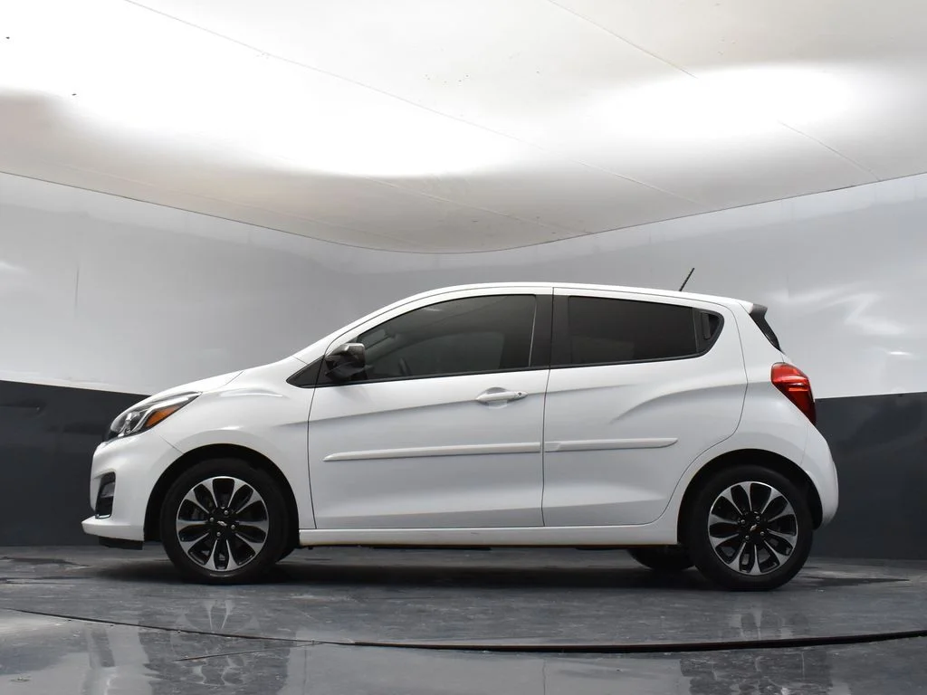 Used 2021 White Chevrolet 1LT image 9