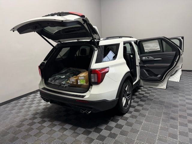 New 2026 Star White Metallic Tri-Coat Ford ST image 28