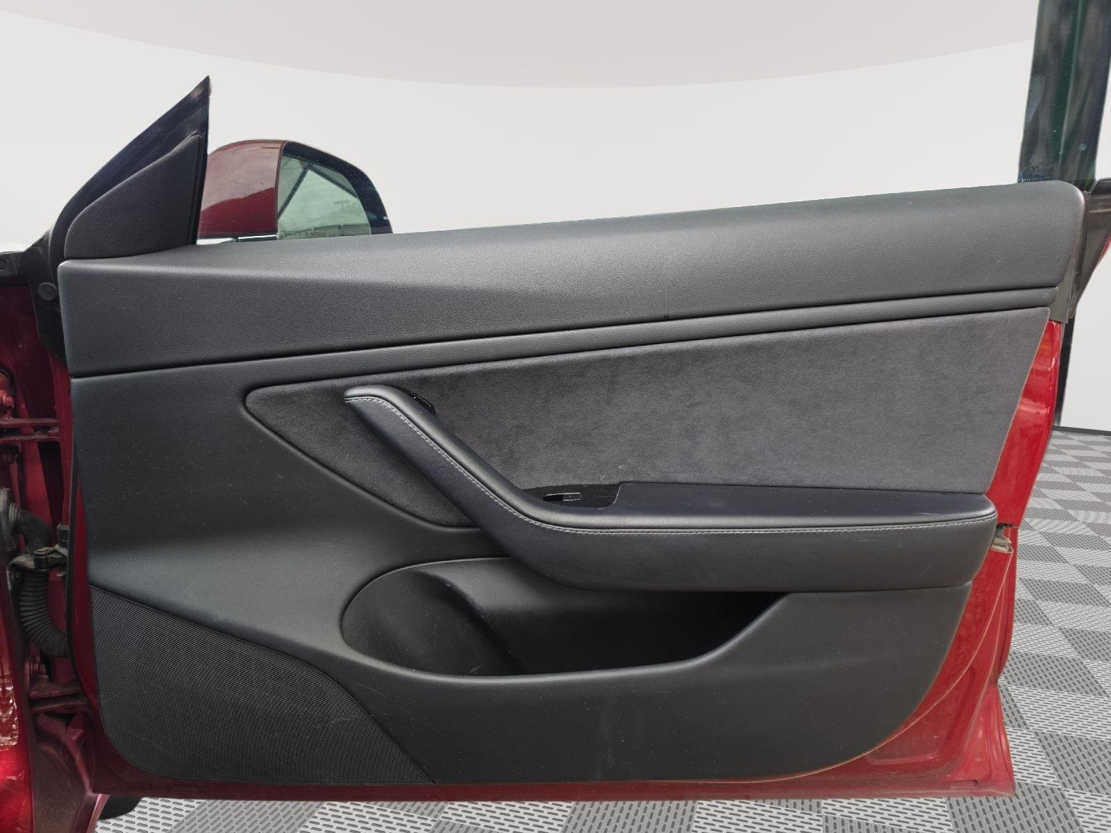 Used 2018  Tesla Long Range Battery image 21