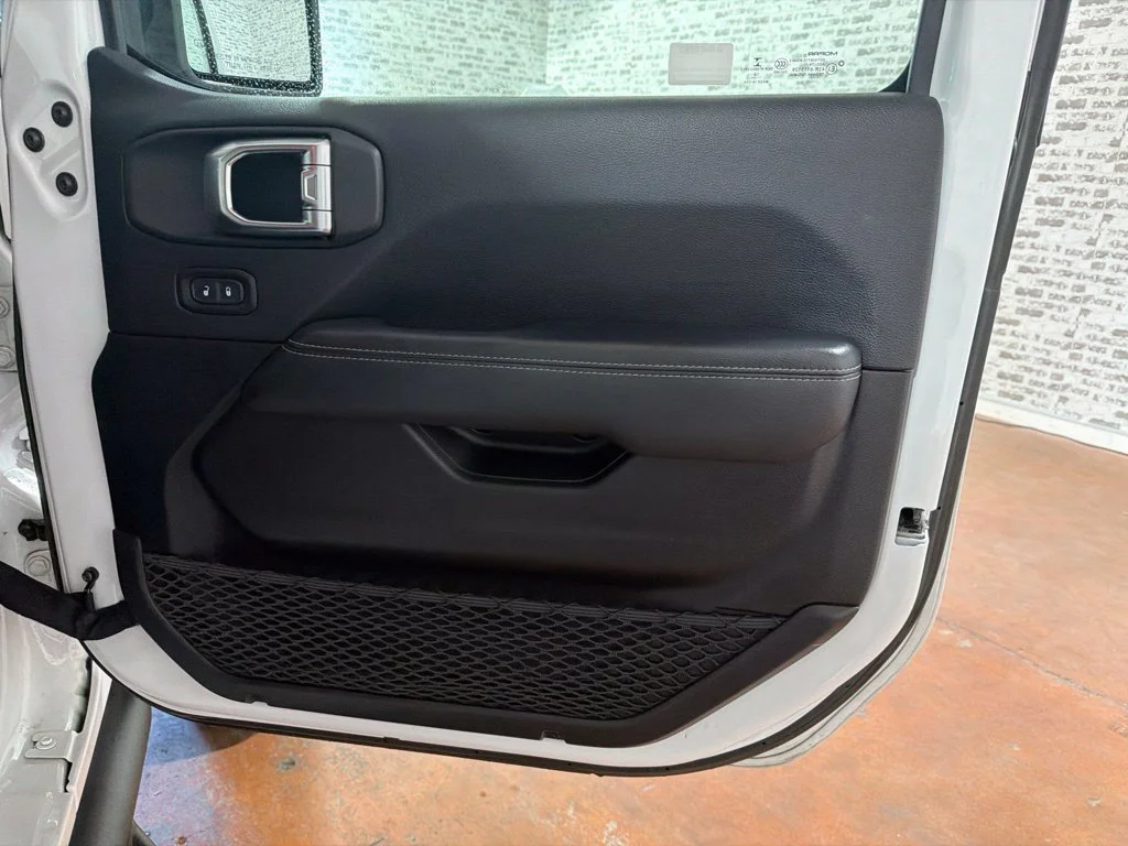 Used 2019 Bright White Clearcoat Jeep Unlimited Sahara image 11
