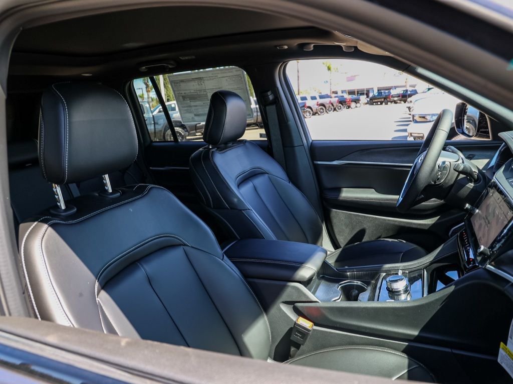 New 2026 Baltic Gray Metallic Clear-Coat Exterior Paint Jeep Limited image 20