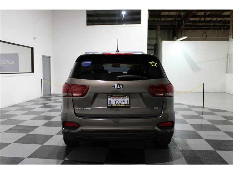 Used 2019 Dragon Brown Kia LX image 5