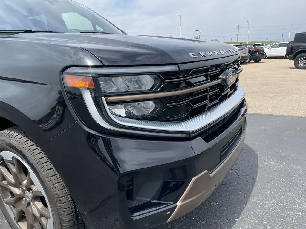 Used 2025 Black Metallic Ford King Ranch image 35