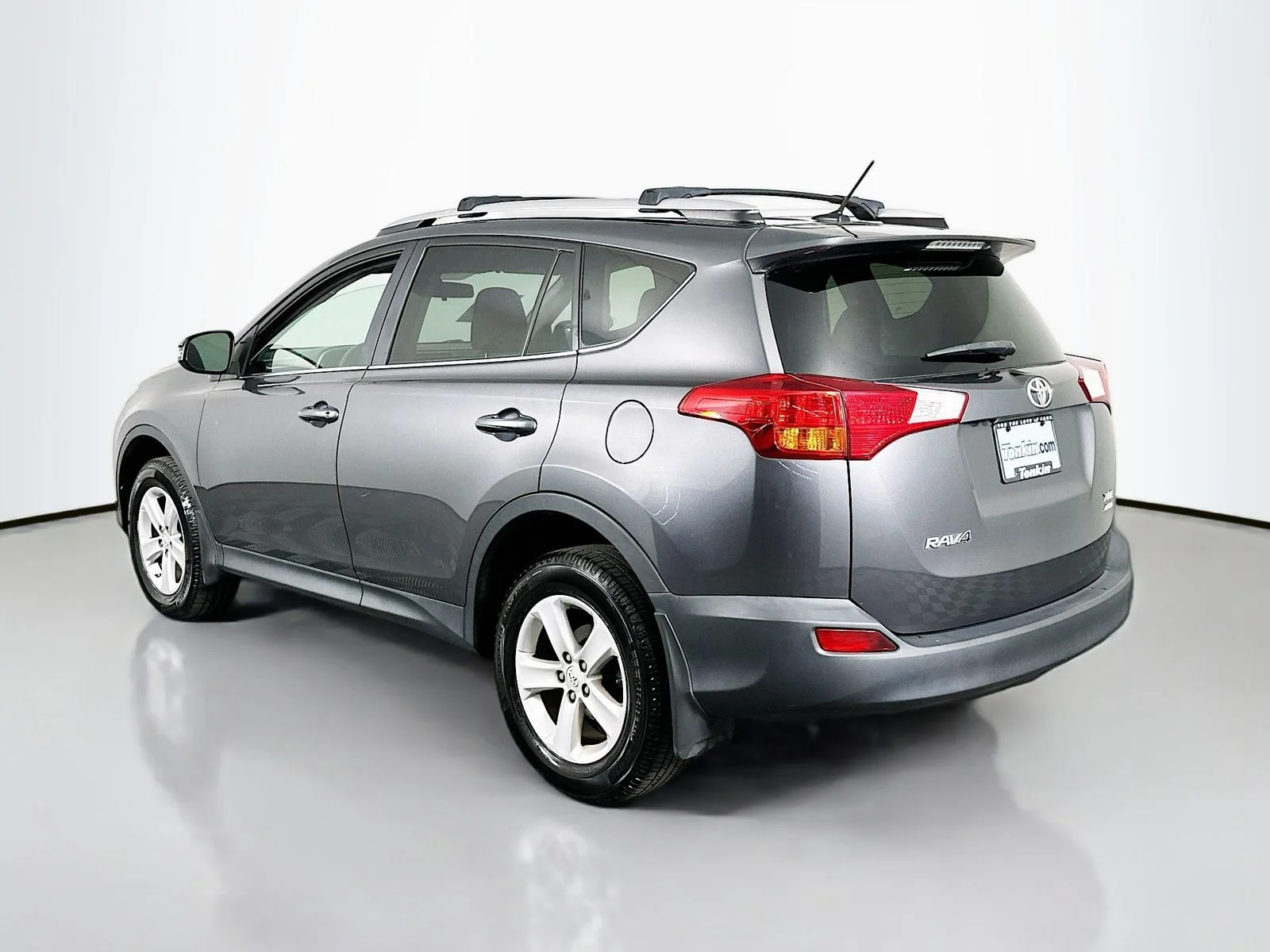 Used 2013 Gray Toyota XLE image 5