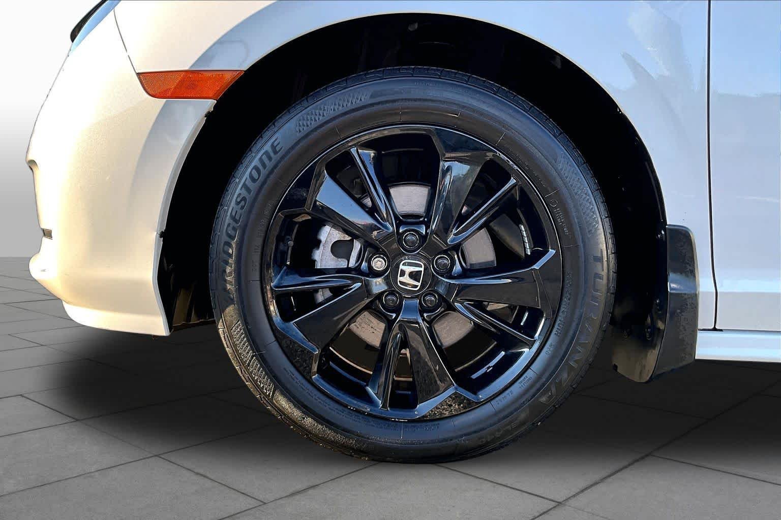 Used 2024 Platinum White Pearl Honda Sport image 11