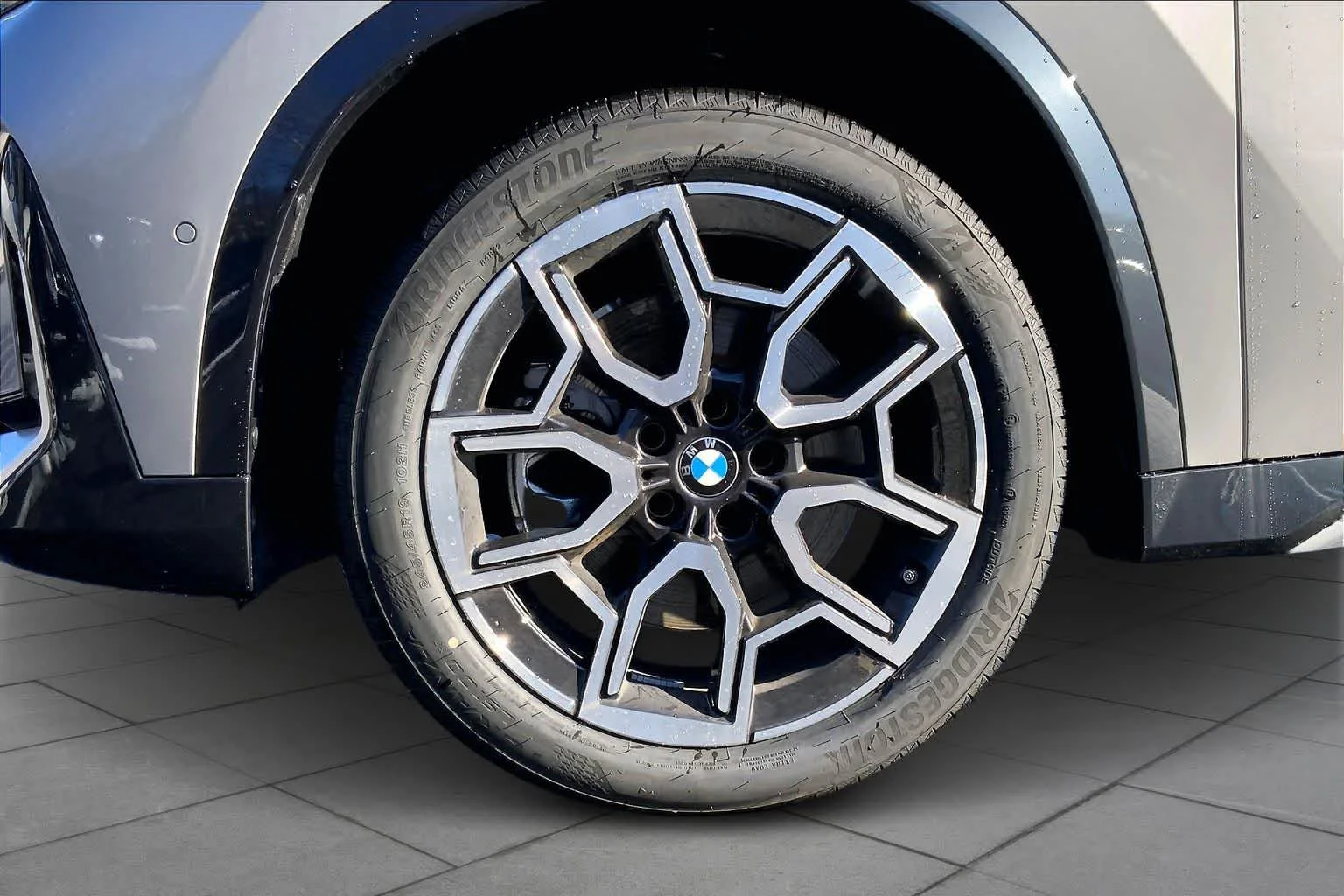 Used 2026 Space Silver Metallic BMW xDrive28i image 11