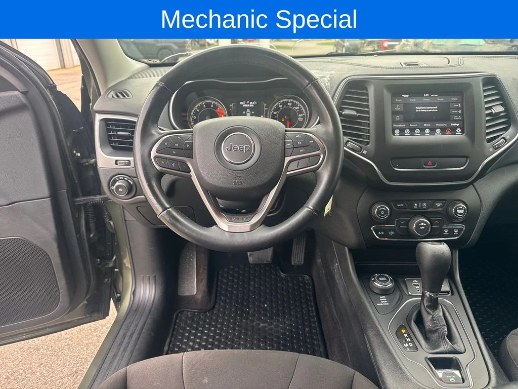 Used 2019 Green Jeep Latitude image 16