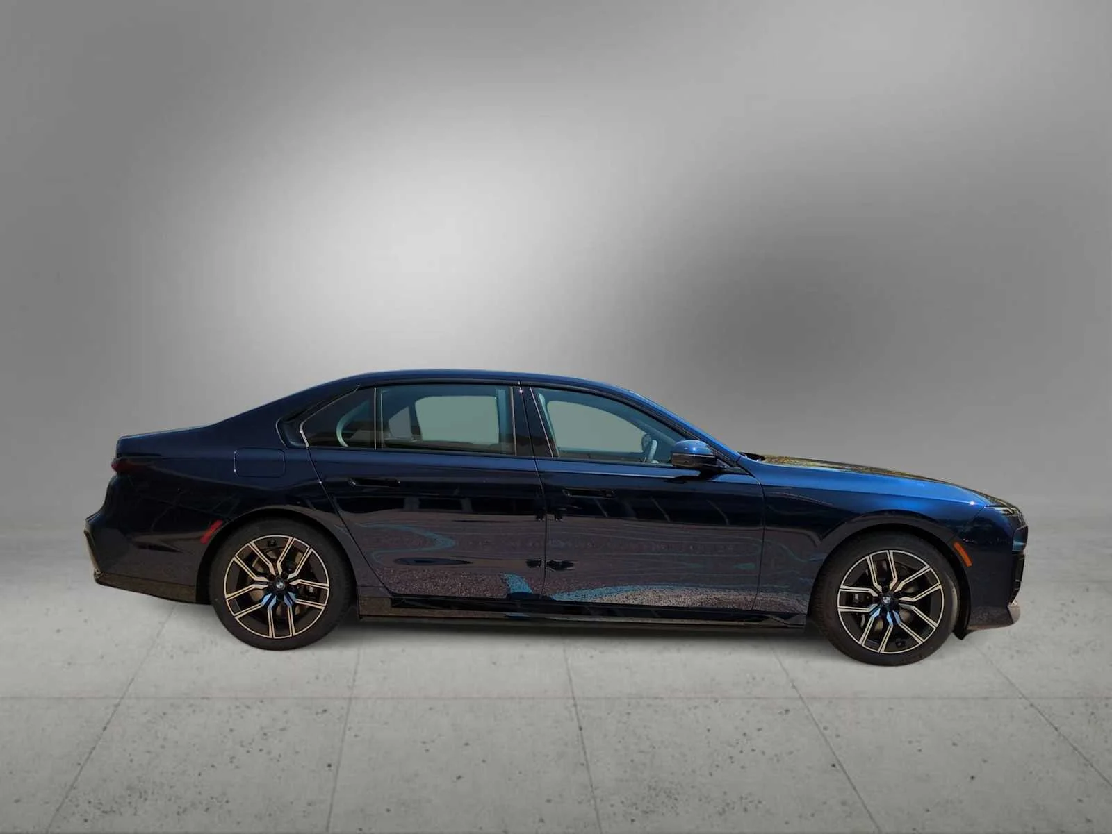 New 2026 Tanzanite Blue II Metallic BMW xDrive60 image 9