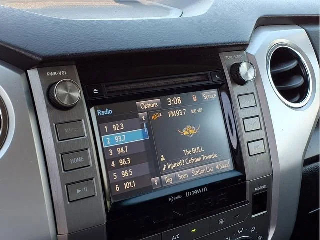 Used 2015  Toyota SR5 image 9
