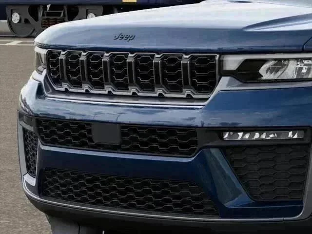 New 2027 Fathom Blue Pearl-Coat Paint Jeep Limited image 7