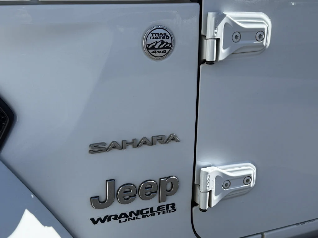 Used 2022  Jeep Unlimited Sahara image 14