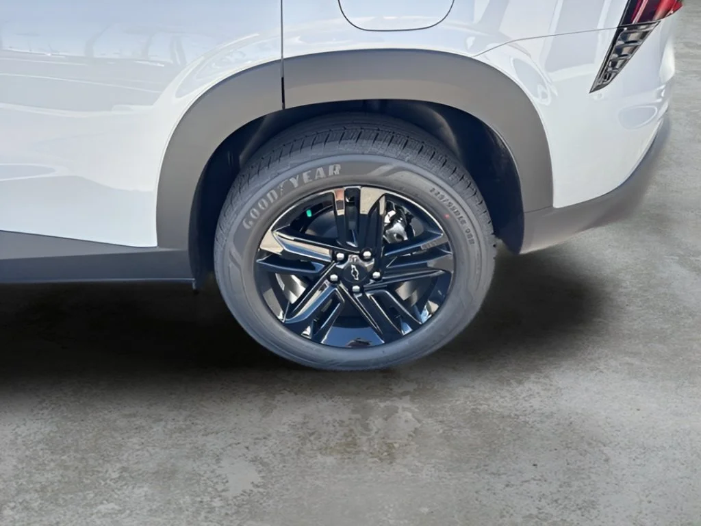New 2026 Summit White Chevrolet ACTIV image 29