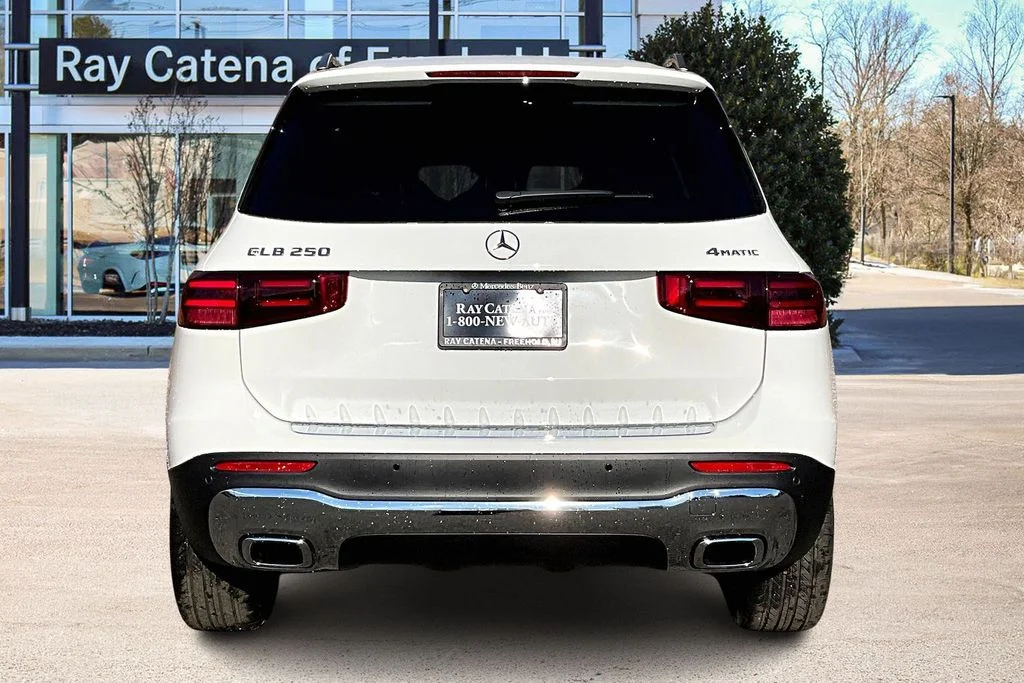 New 2026 White Mercedes-Benz GLB 250 image 4