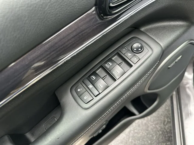 Used 2020 Gray Jeep Overland image 17