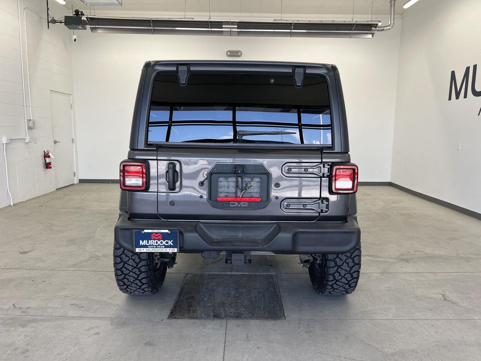 Used 2019 Granite Crystal Metallic Clearcoat Jeep Sport S image 3