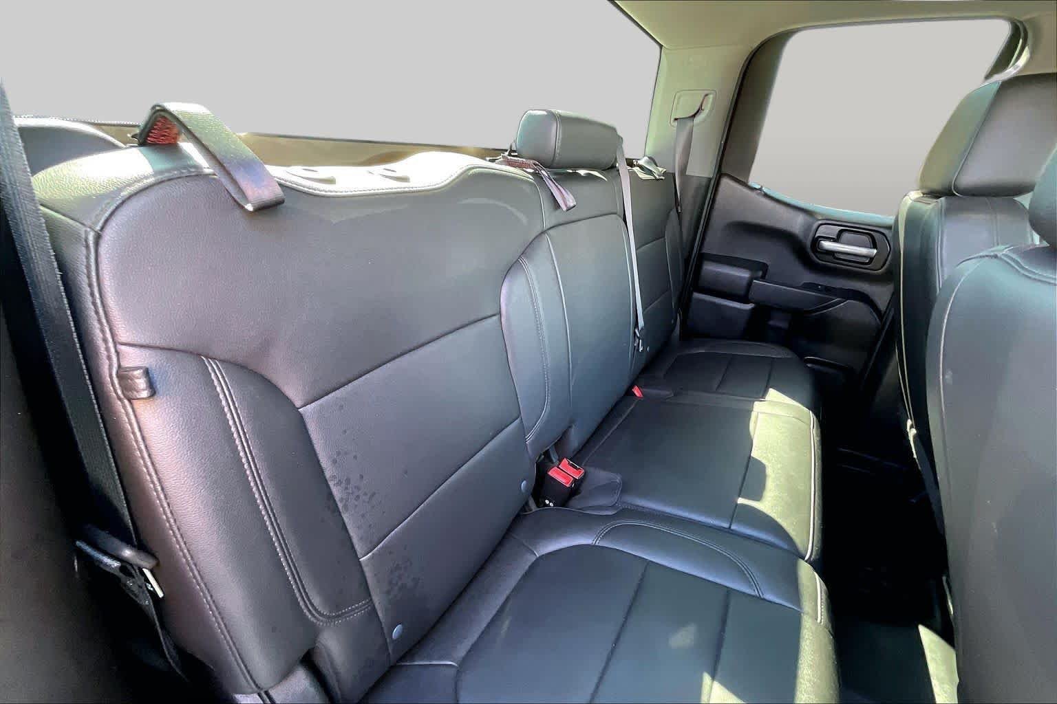 Used 2021 Summit White GMC  image 20