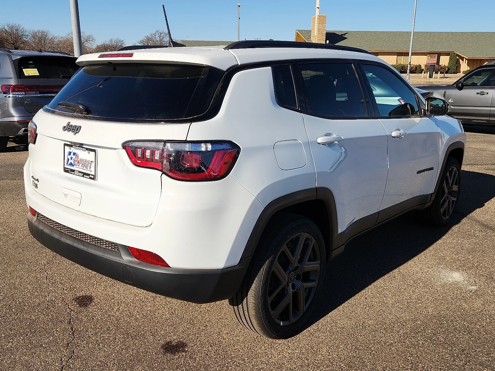 New 2026 White Jeep LATITUDE ALTITUDE 4X4 image 4
