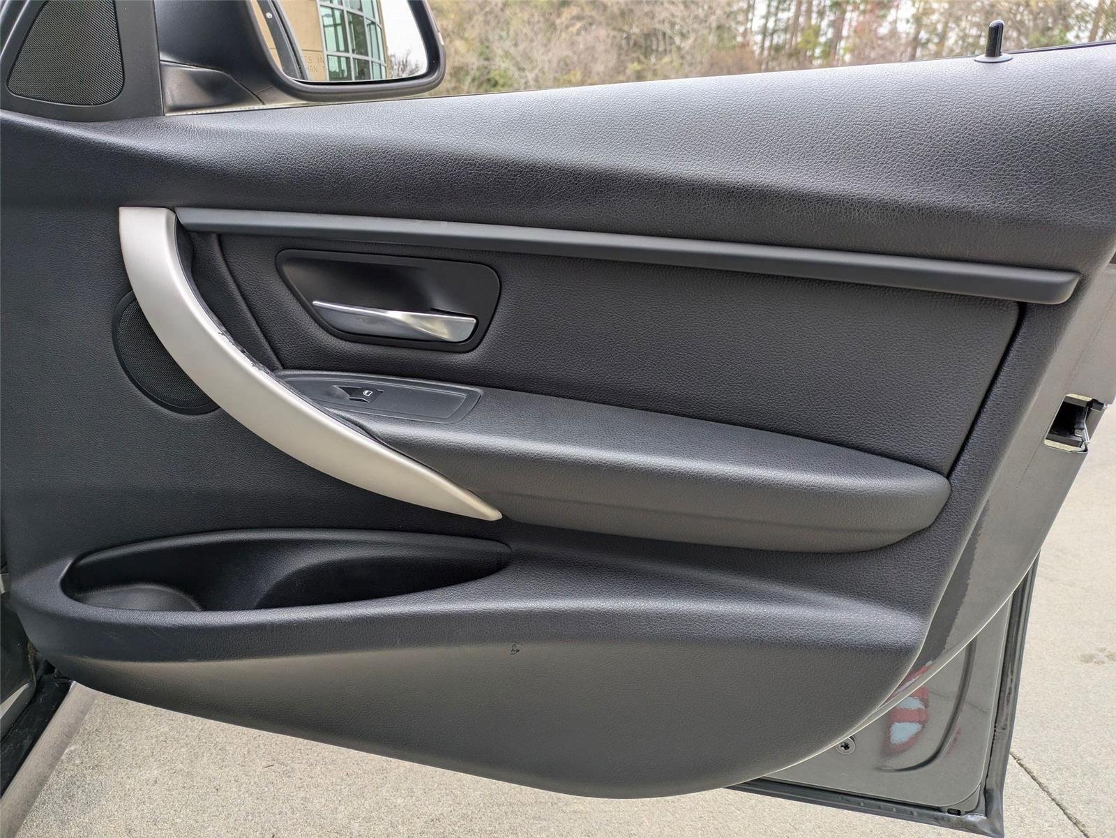 Used 2014 Glacier Silver Metallic BMW 320i image 24