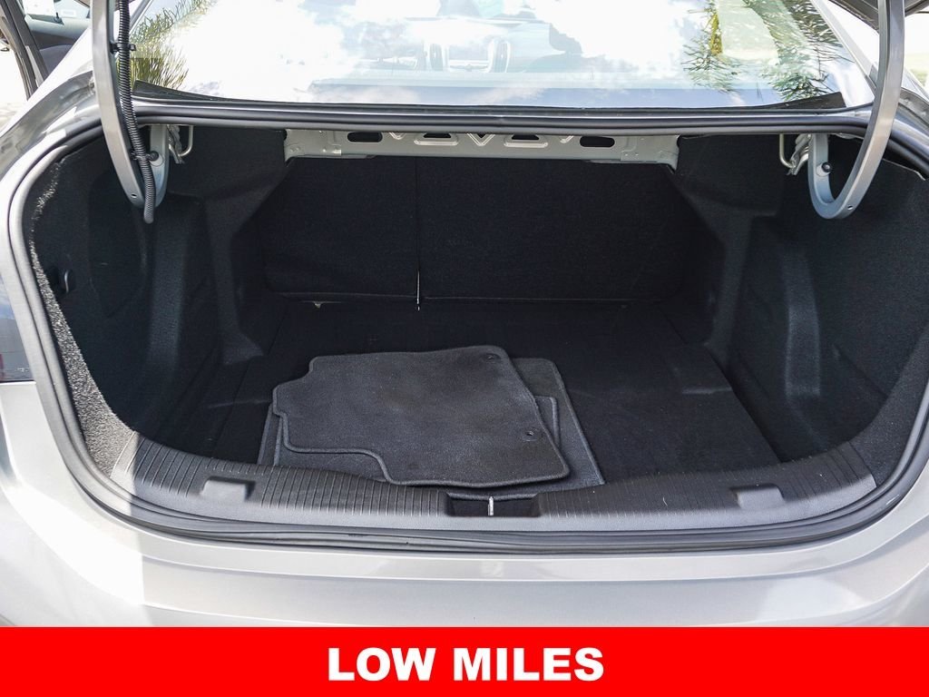 Used 2018 Gray Chevrolet LT image 23