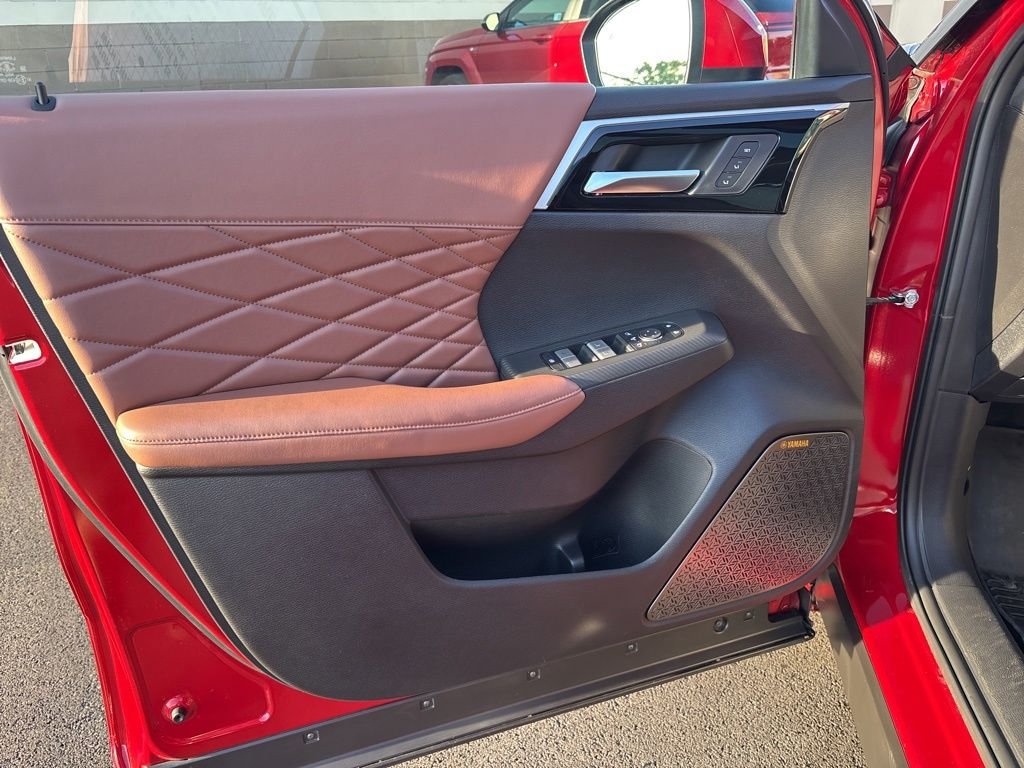 Used 2025  Mitsubishi SEL image 24