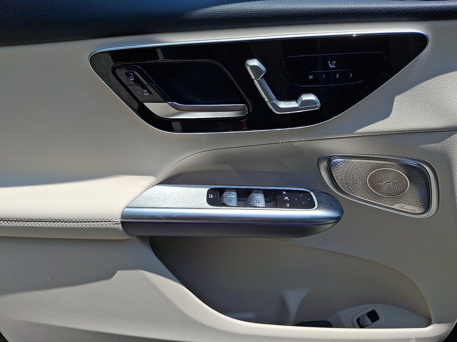 New 2026 Obsidian Black Metallic Mercedes-Benz GLC 300 image 10