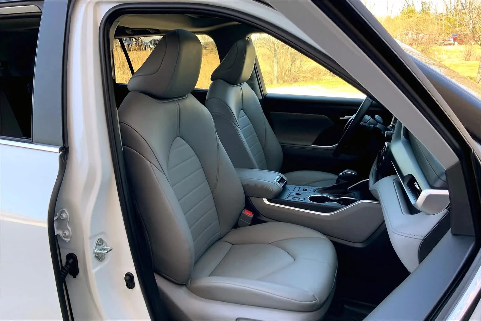 Used 2023 Wind Chill Pearl Toyota XLE image 8