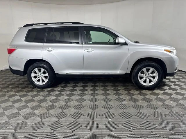 Used 2013 Classic Silver Metallic Toyota SE image 2