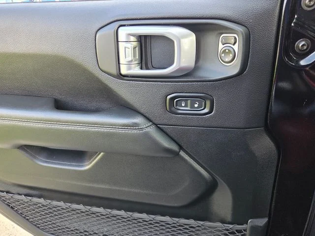 Used 2020 Black Jeep Unlimited Sahara image 27