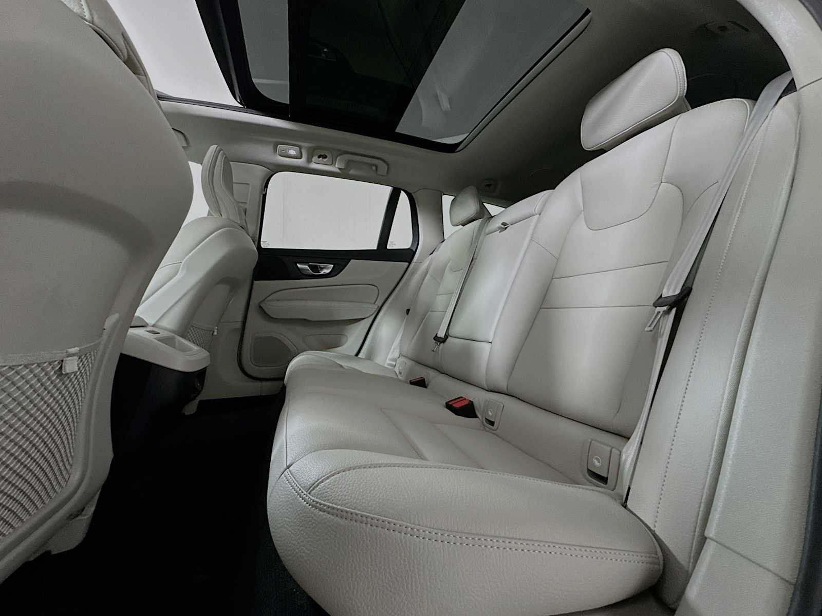Used 2026 Vapour Grey Volvo Plus image 23