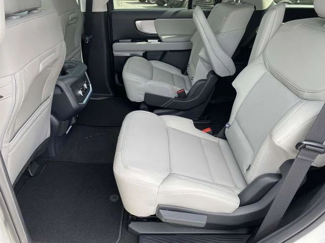 New 2026 Star White Metallic Tri-Coat Ford Active image 14